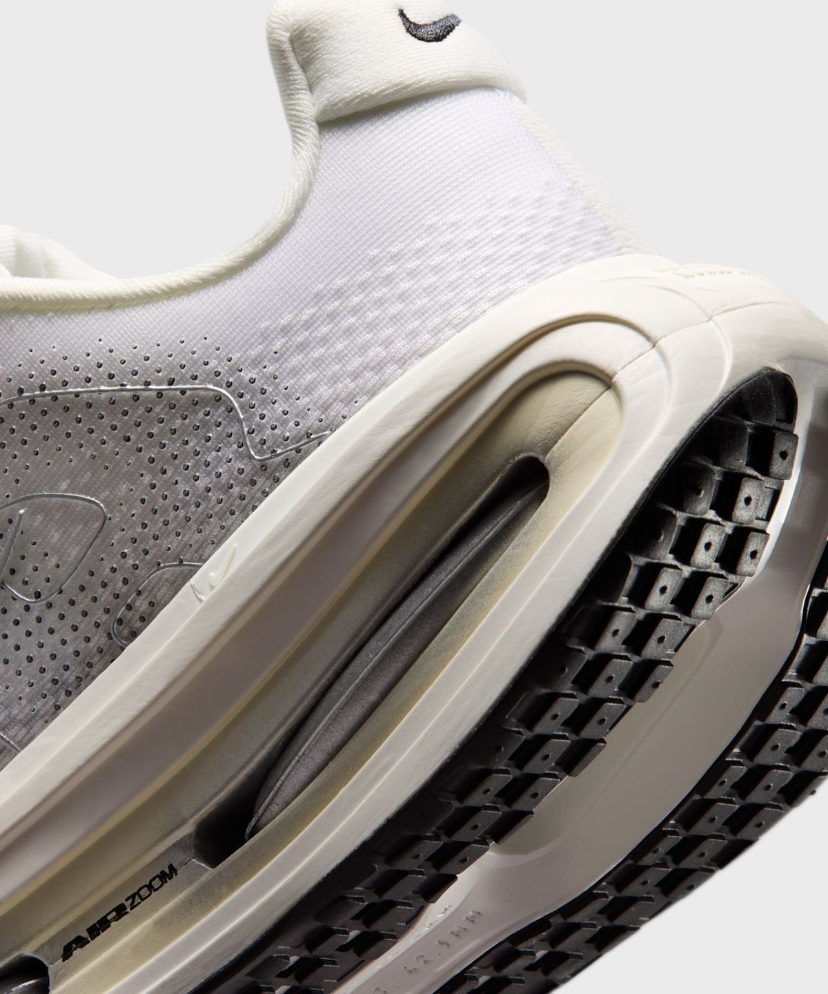나이키(NIKE) 보메로 프리미엄 W - 서밋 화이트:세일:코코넛 밀크:메탈릭 실버 / IQ8102-101
