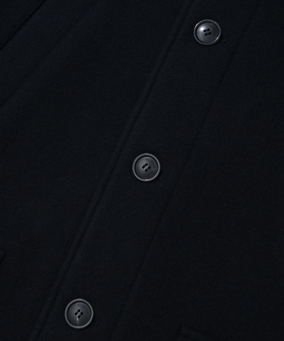 키뮤어(KIIMUIR) [Drape Wool] 캐시미어블렌드 세미오버핏 포켓 발마칸 코트_네이비