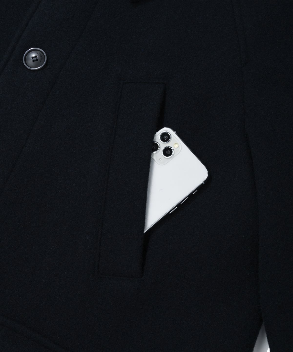 키뮤어(KIIMUIR) [Drape Wool] 캐시미어블렌드 세미오버핏 포켓 발마칸 코트_네이비