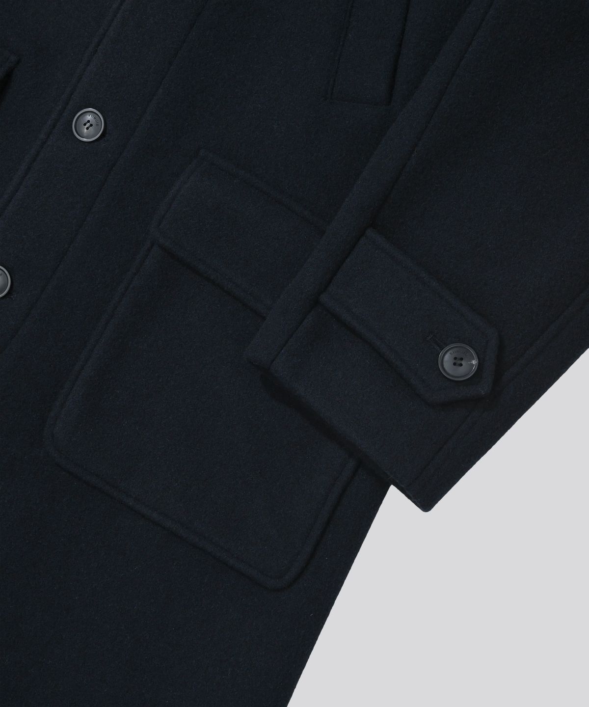 키뮤어(KIIMUIR) [Drape Wool] 캐시미어블렌드 세미오버핏 포켓 발마칸 코트_네이비