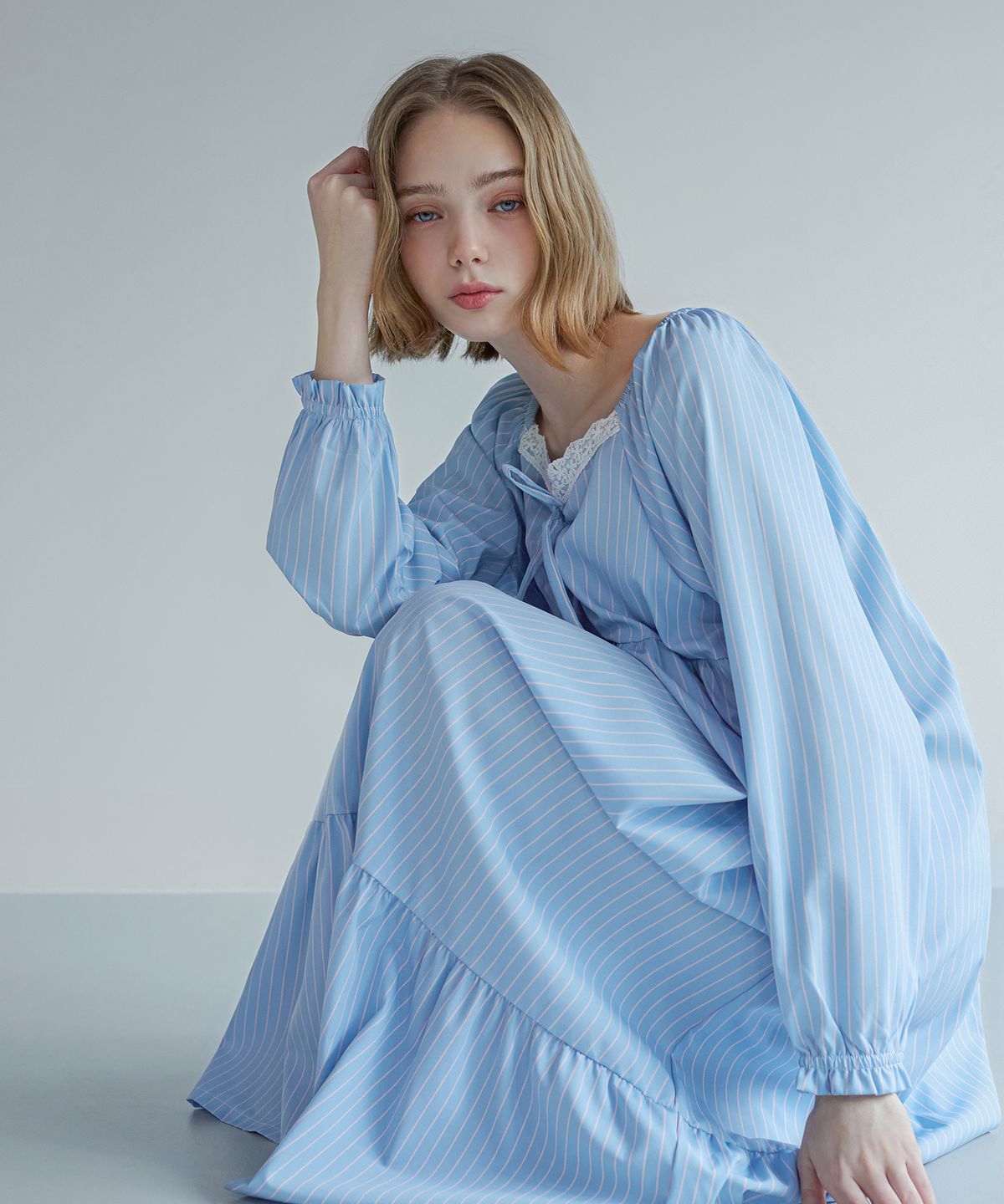 도씨(DOSSY) 실크핏 블루비 긴팔 잠옷 원피스