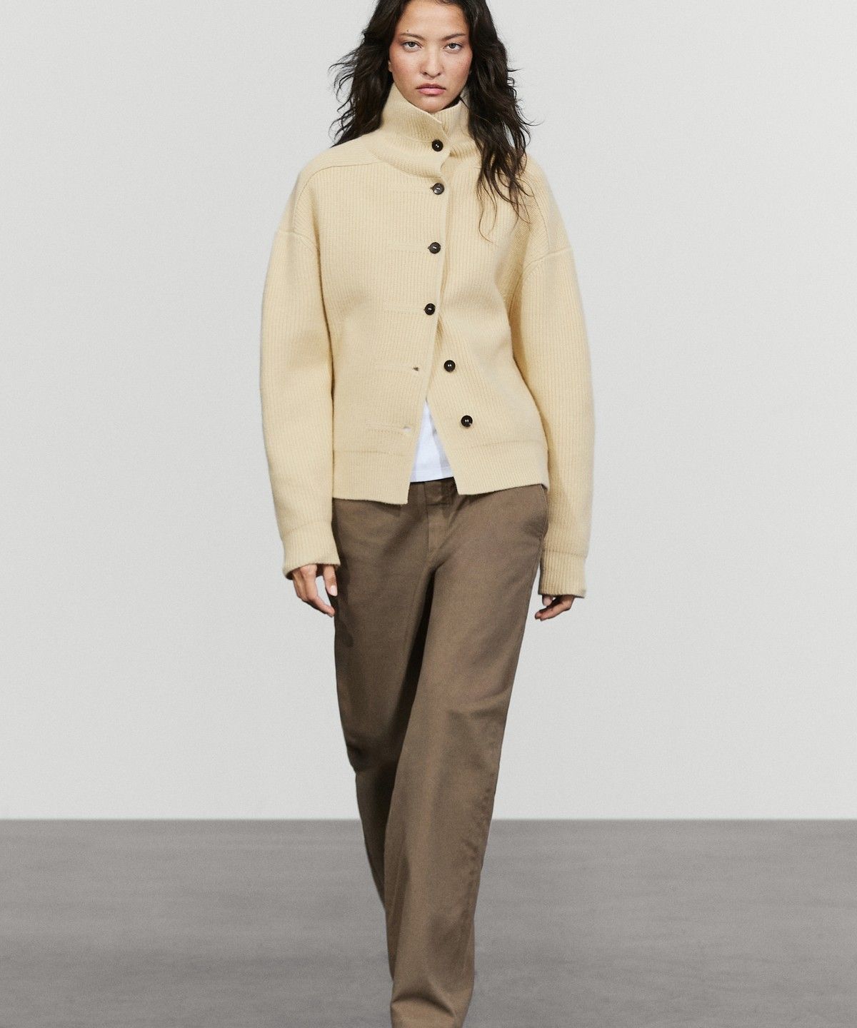 마시모두띠(MASSIMO DUTTI) 버튼 디테일 100% 울 니트 가디건