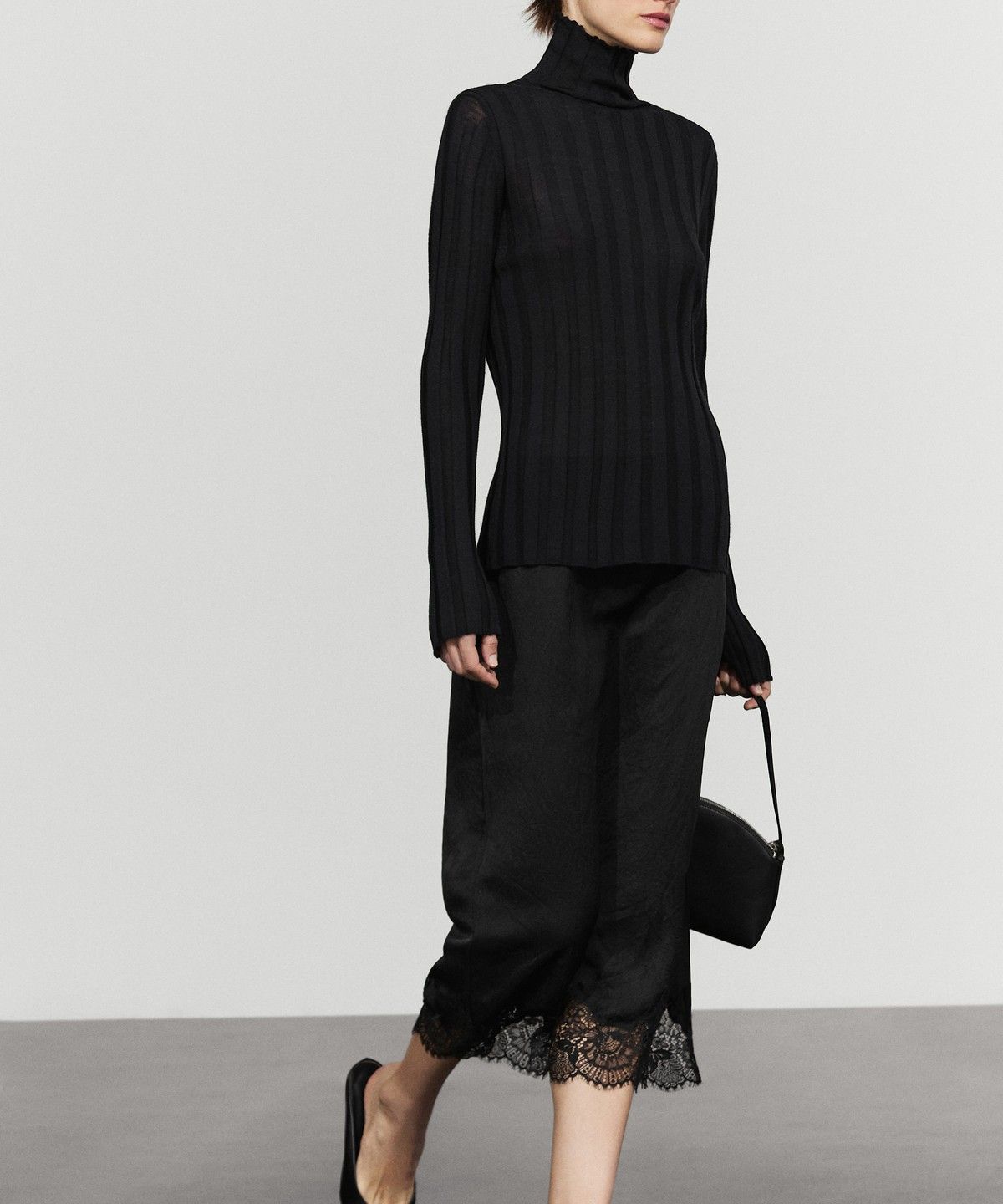 마시모두띠(MASSIMO DUTTI) 플루이드 미디 스커트에 레이스 디테일