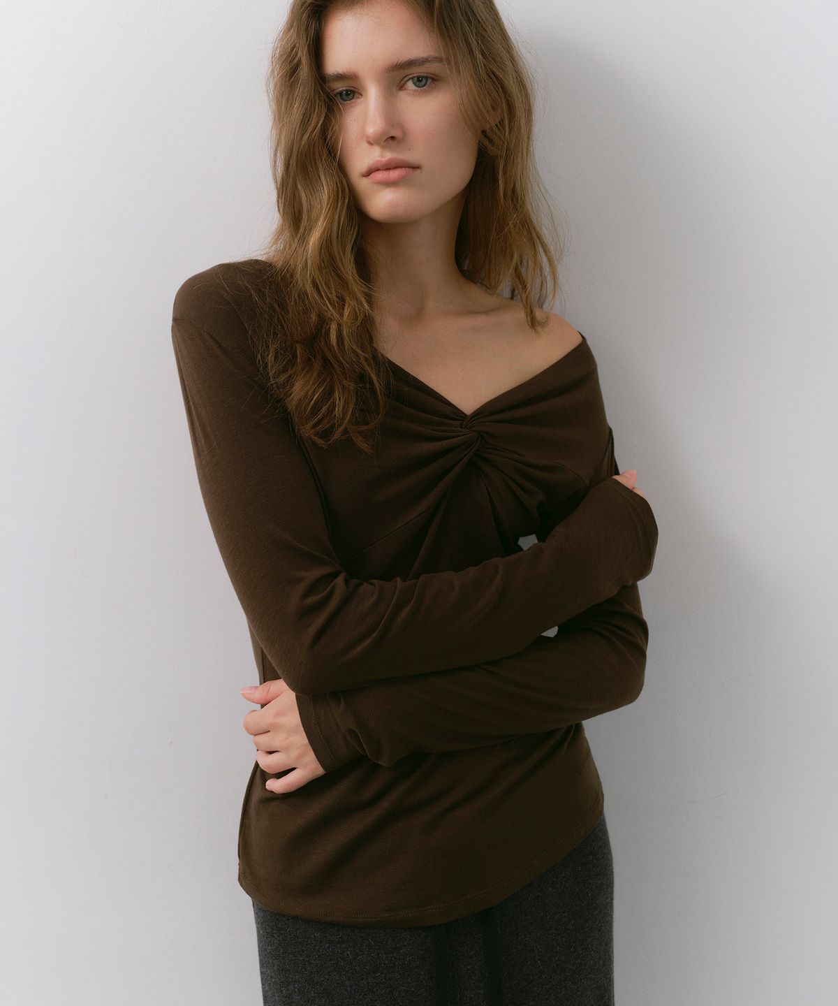 카셀(CACELE) SOFT TWIST LONG SLEEVE T-SHIRT, BROWN