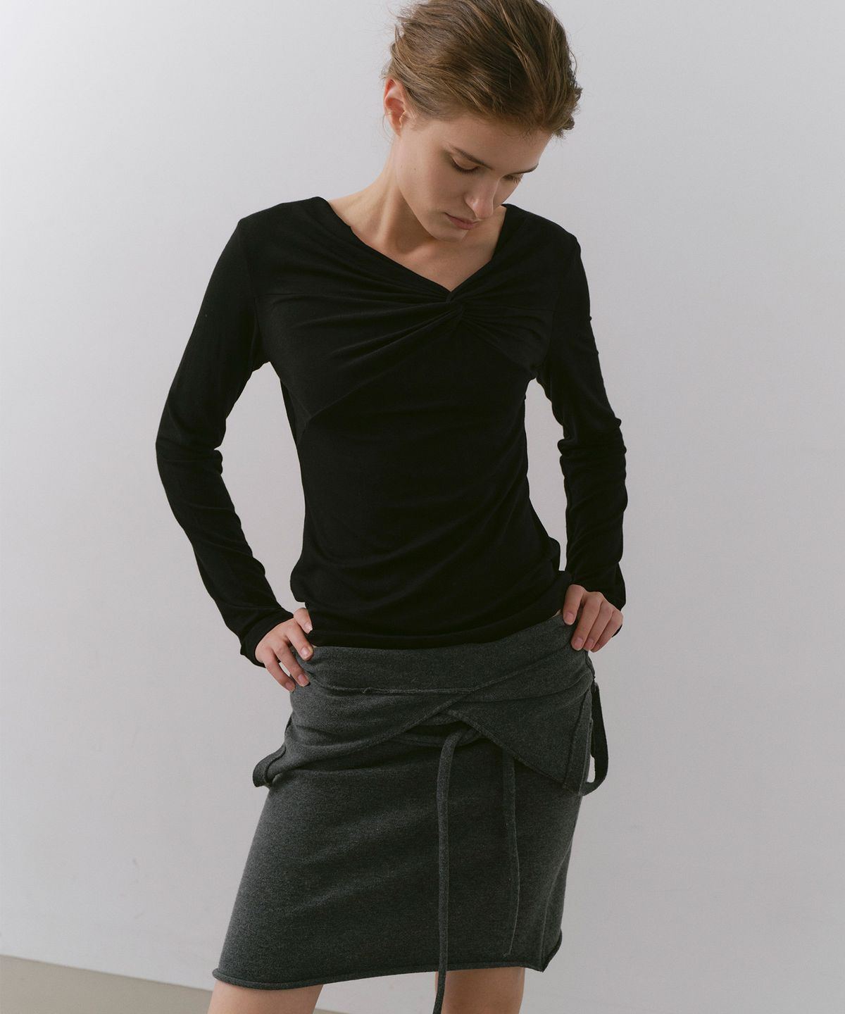 카셀(CACELE) SOFT TWIST LONG SLEEVE T-SHIRT, BLACK