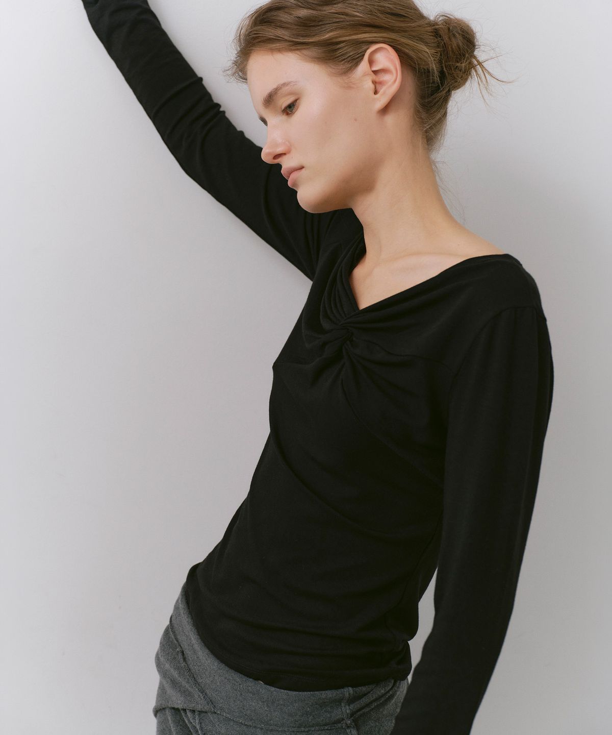 카셀(CACELE) SOFT TWIST LONG SLEEVE T-SHIRT, BLACK