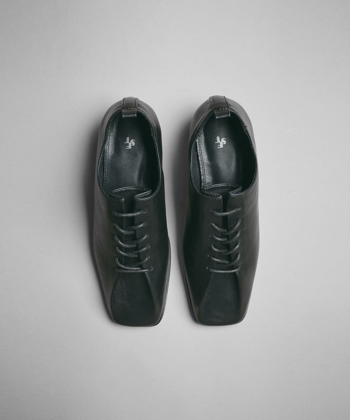 식스핏(6FT) PLEAT SQUARE LACE UP LOAFER