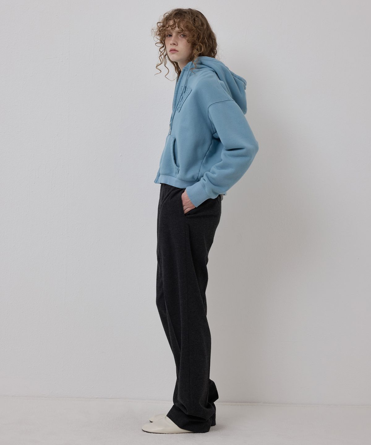 노앙(NOHANT) LONELY/LOVELY CROP HOODIE ZIP-UP SKY BLUE
