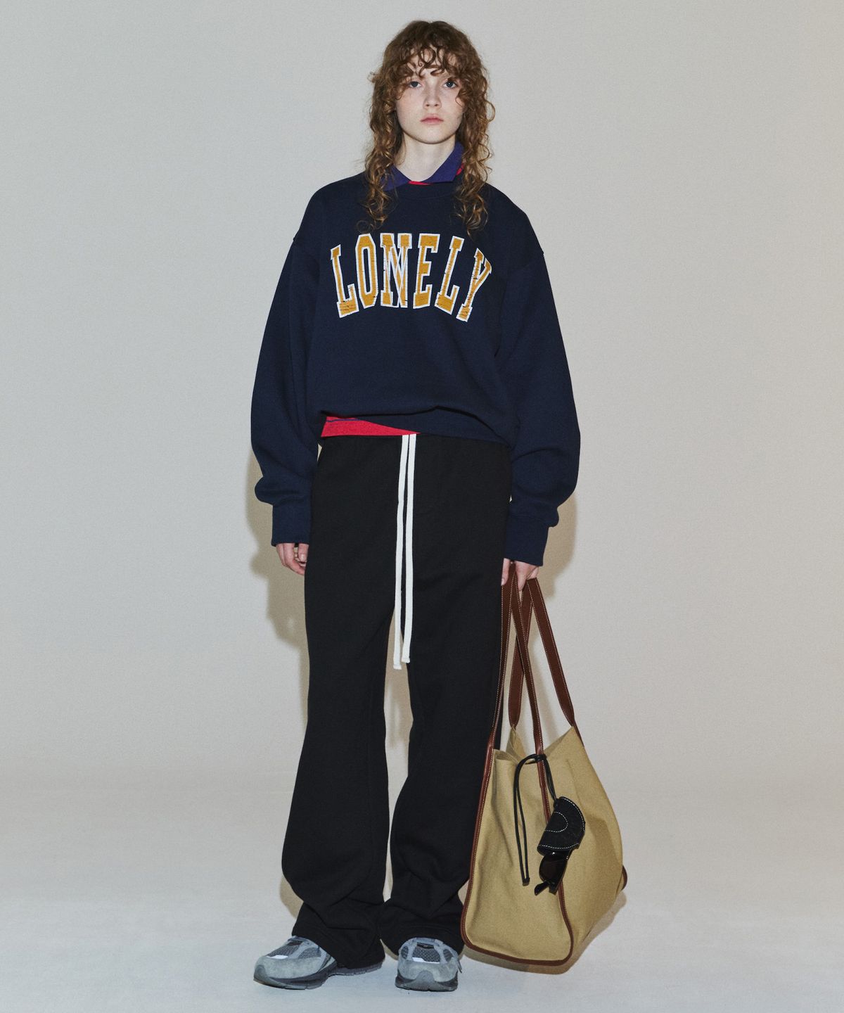 노앙(NOHANT) LONELY/LOVELY CRACK SWEATSHIRT NAVY
