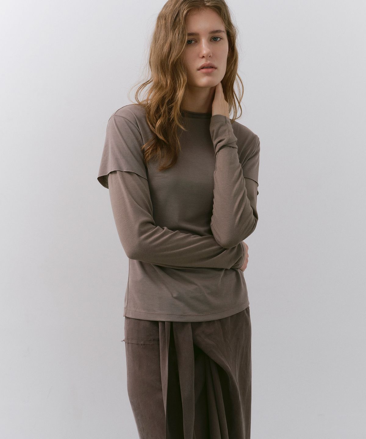 카셀(CACELE) MOCK NECK LAYERED T-SHIRT, TAUPE