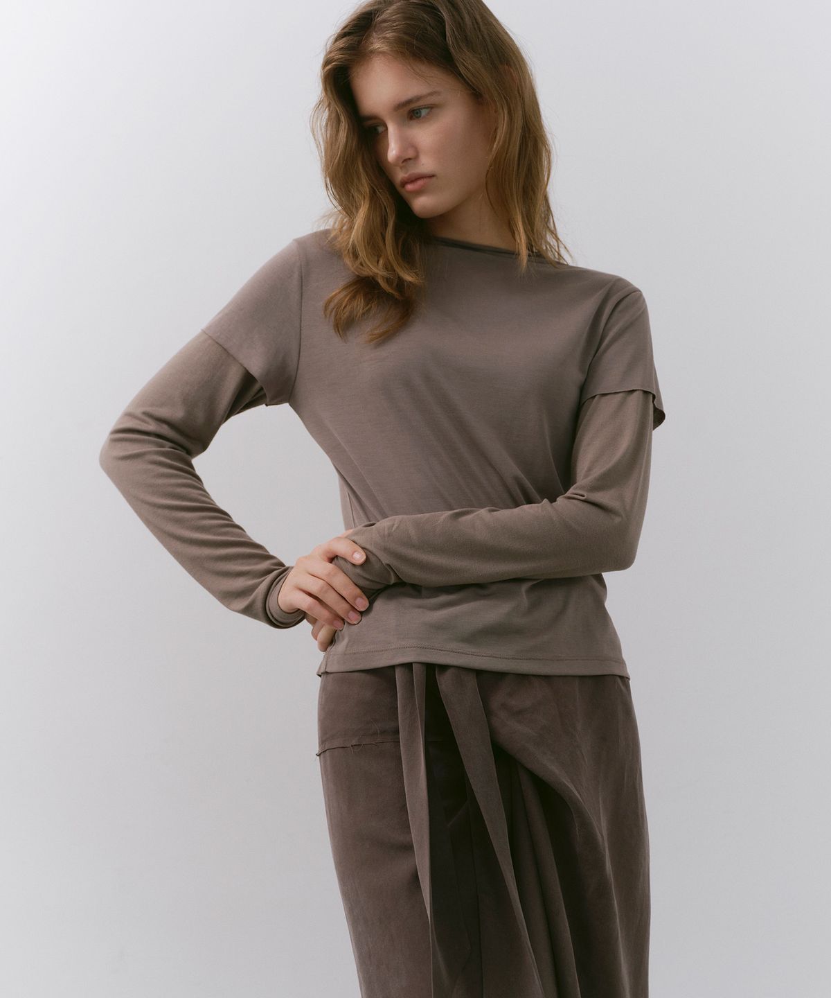카셀(CACELE) MOCK NECK LAYERED T-SHIRT, TAUPE
