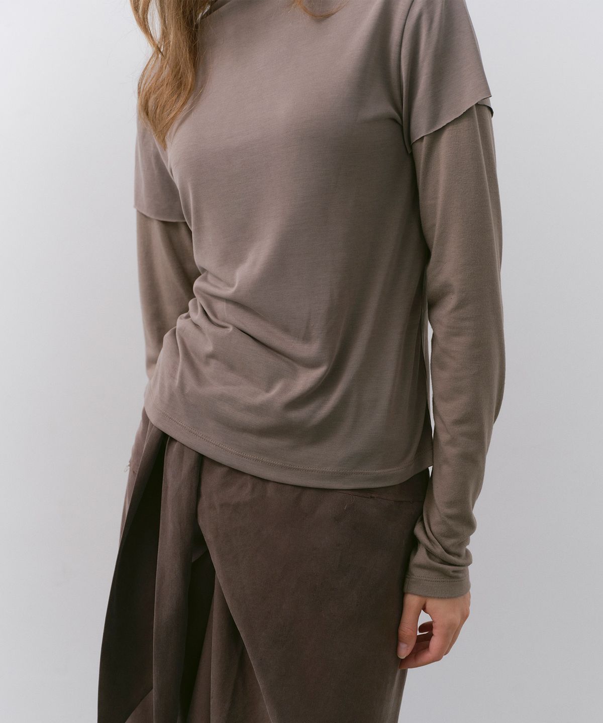 카셀(CACELE) MOCK NECK LAYERED T-SHIRT, TAUPE