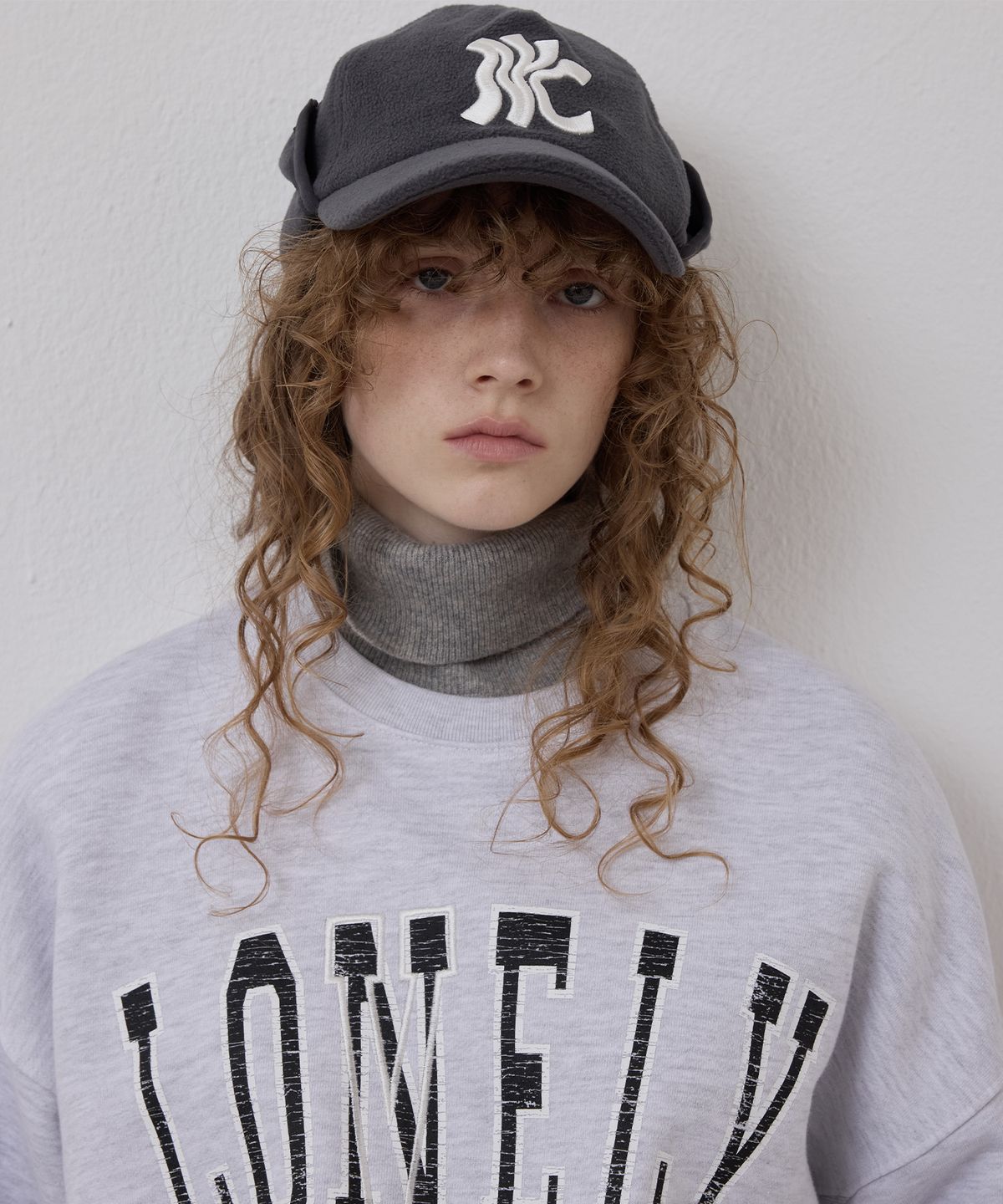 노앙(NOHANT) [기모] LONELY/LOVELY CRACK SWEATSHIRT ASH GRAY