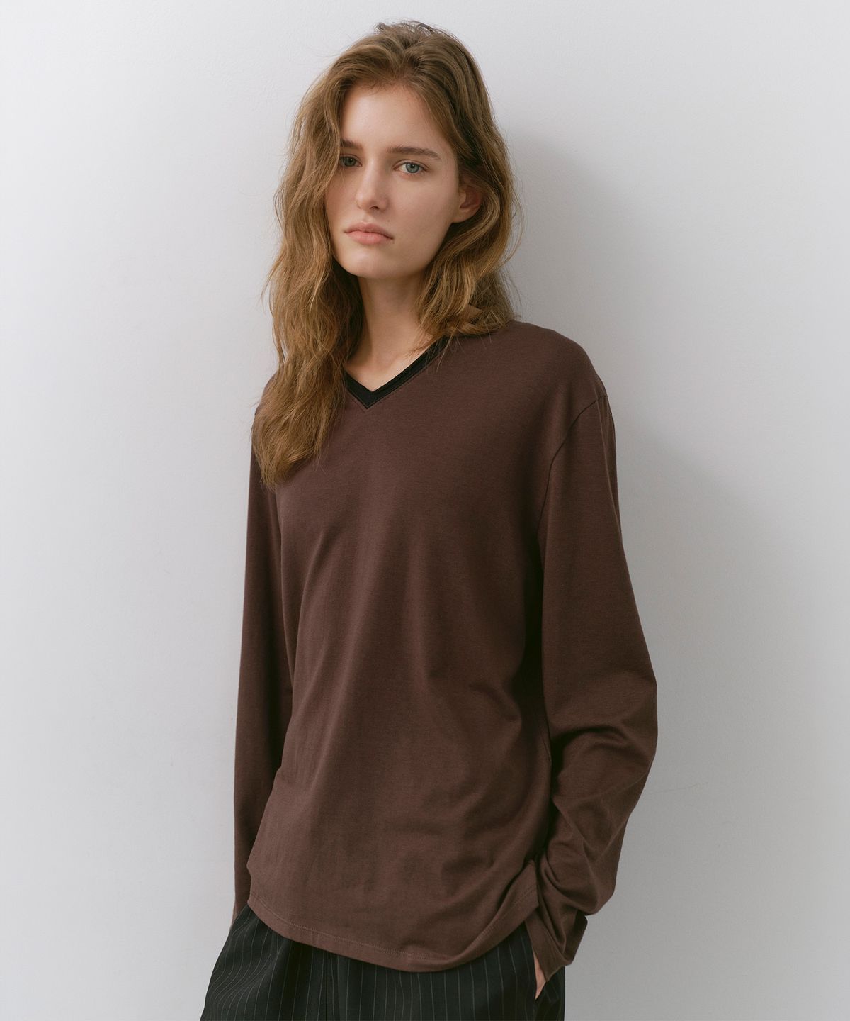 카셀(CACELE) V-NECK LONG SLEEVE T-SHIRT, BROWN