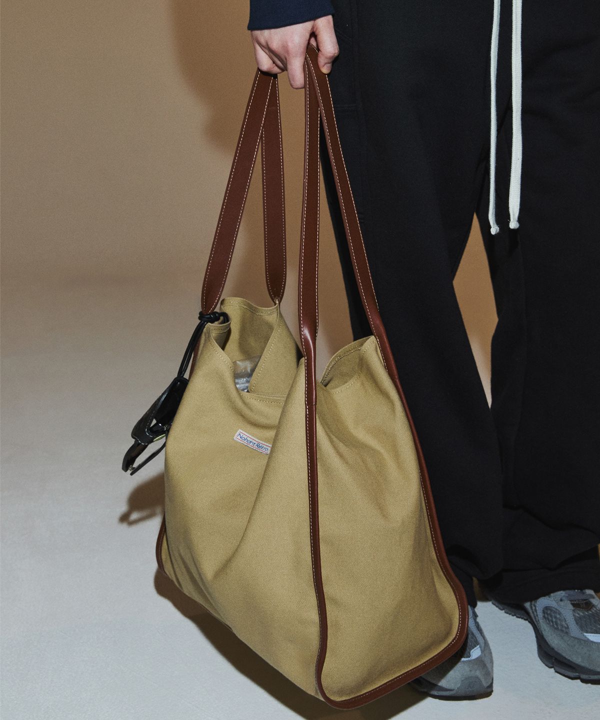 노앙(NOHANT) PIPING CARRYALL CAMPUS BAG BEIGE