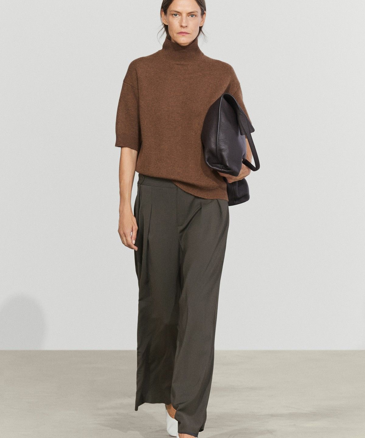 마시모두띠(MASSIMO DUTTI) 플리츠 디테일 플루이드 와이드 레그 팬츠