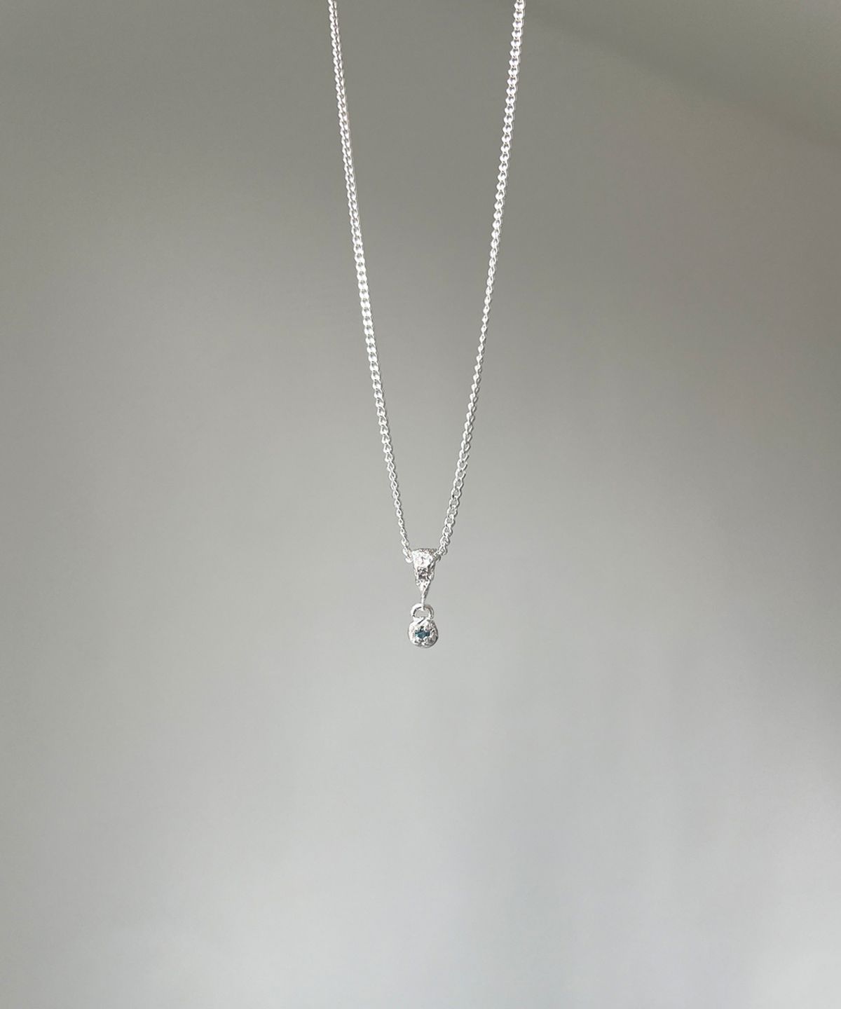 너울(NEOUL) Pebble Necklace - London blue topaz