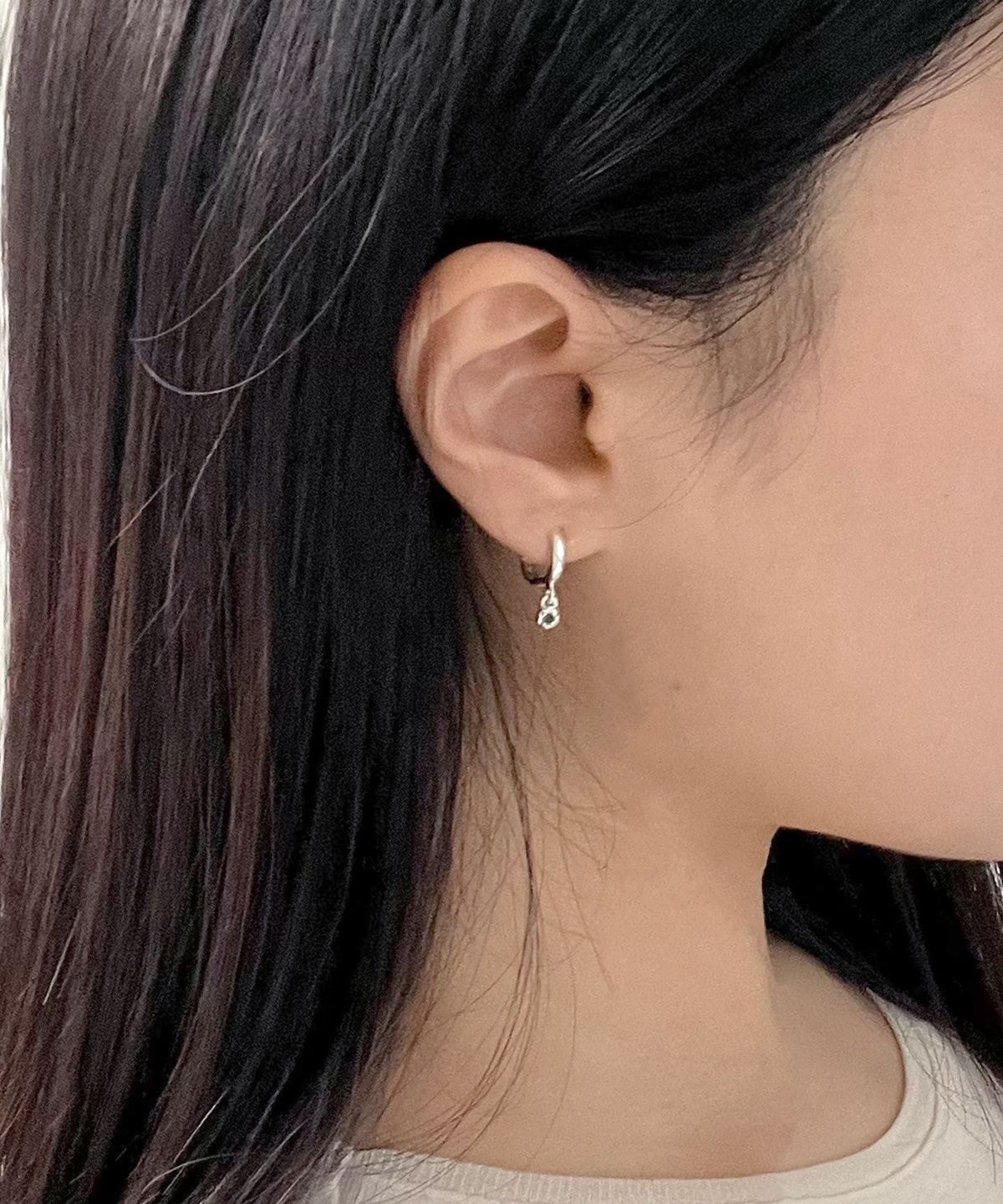 너울(NEOUL) Pebble Earring - London blue topaz