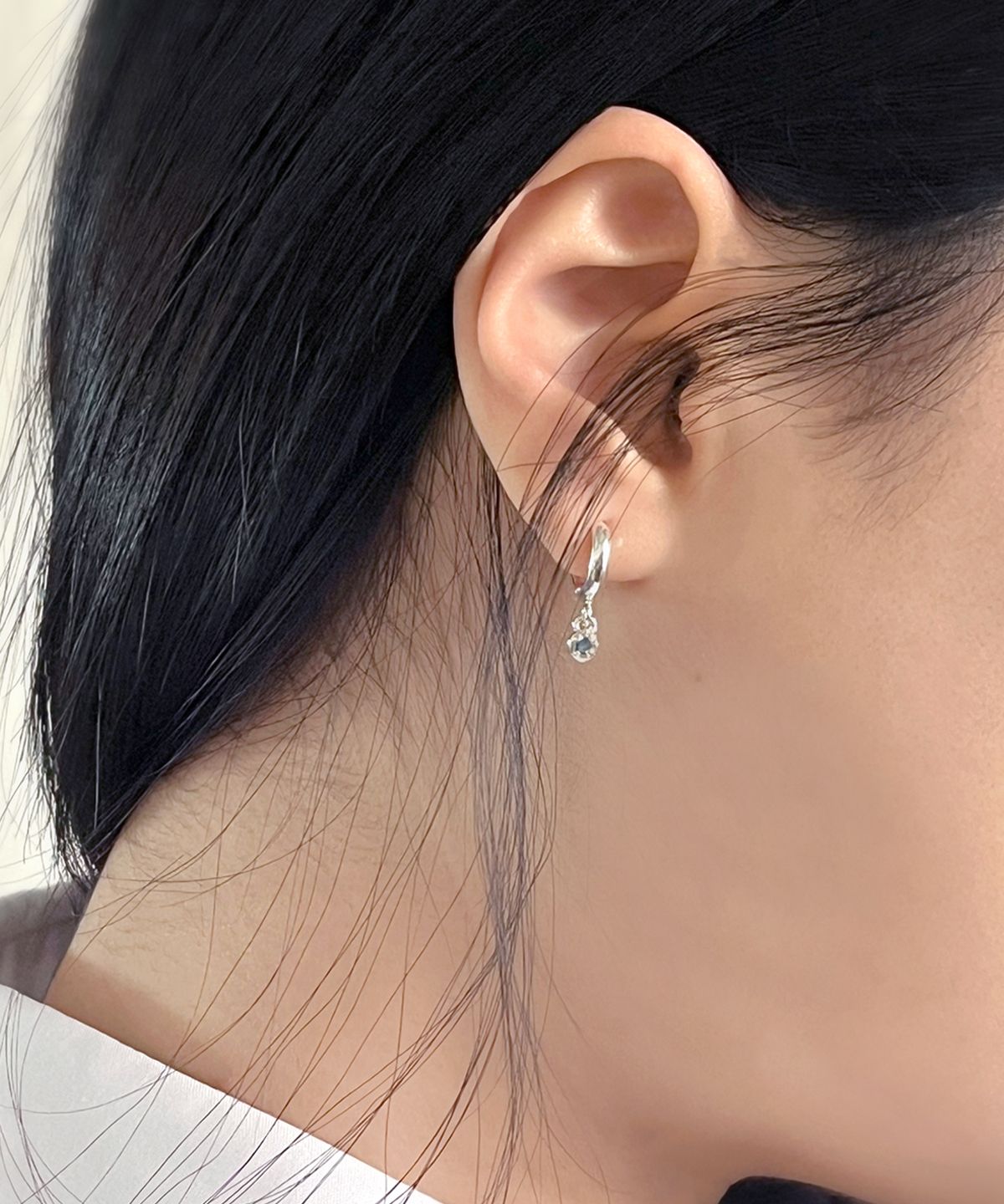 너울(NEOUL) Pebble Earring - London blue topaz