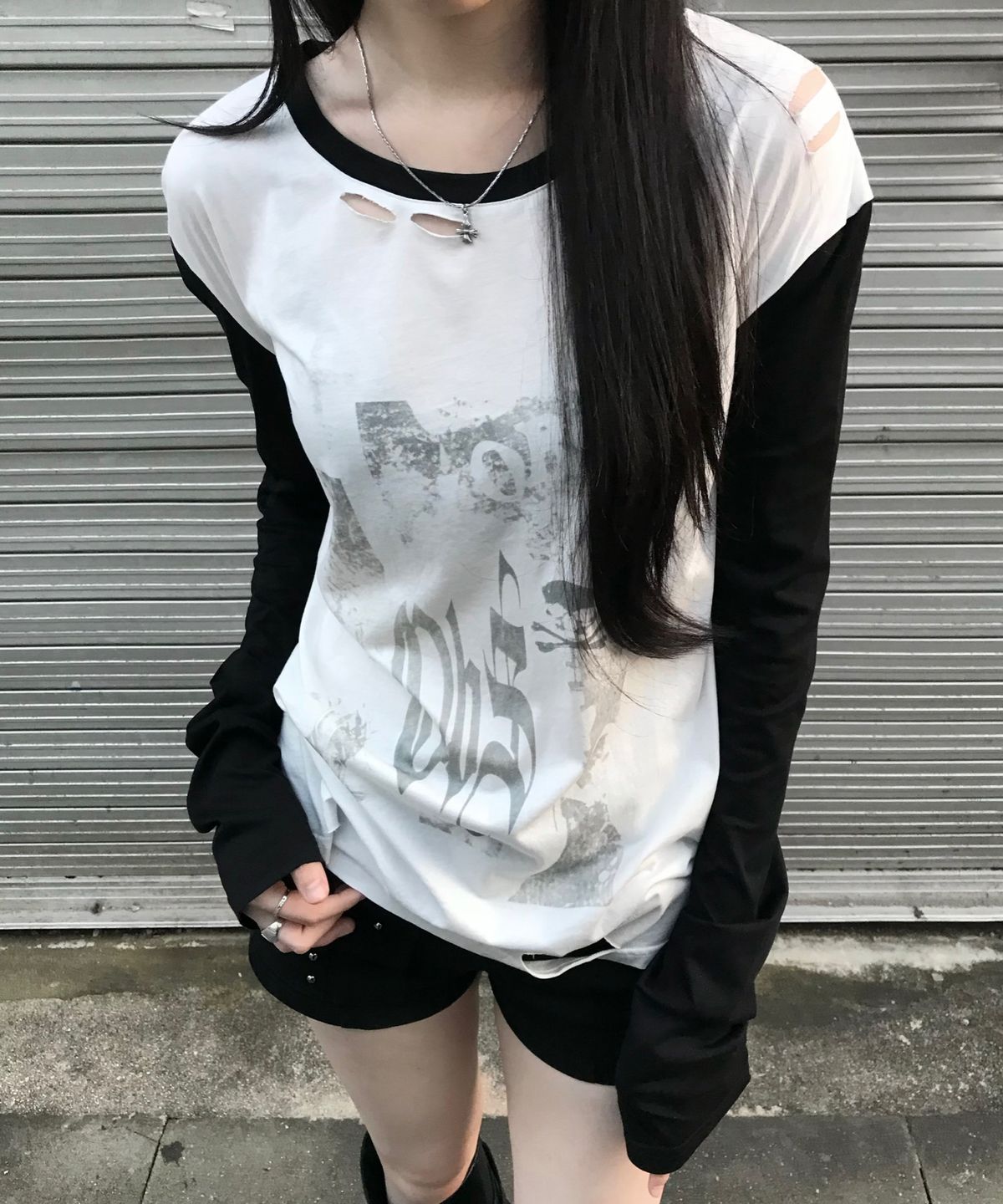 리버뉴스(LIBERALNEWS) DRAWN BLADE SKULL Fake-Layer LS Tee