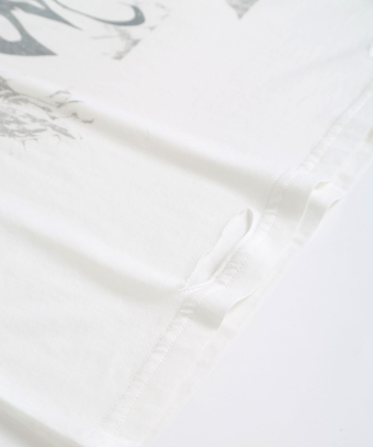 리버뉴스(LIBERALNEWS) DRAWN BLADE SKULL Fake-Layer LS Tee