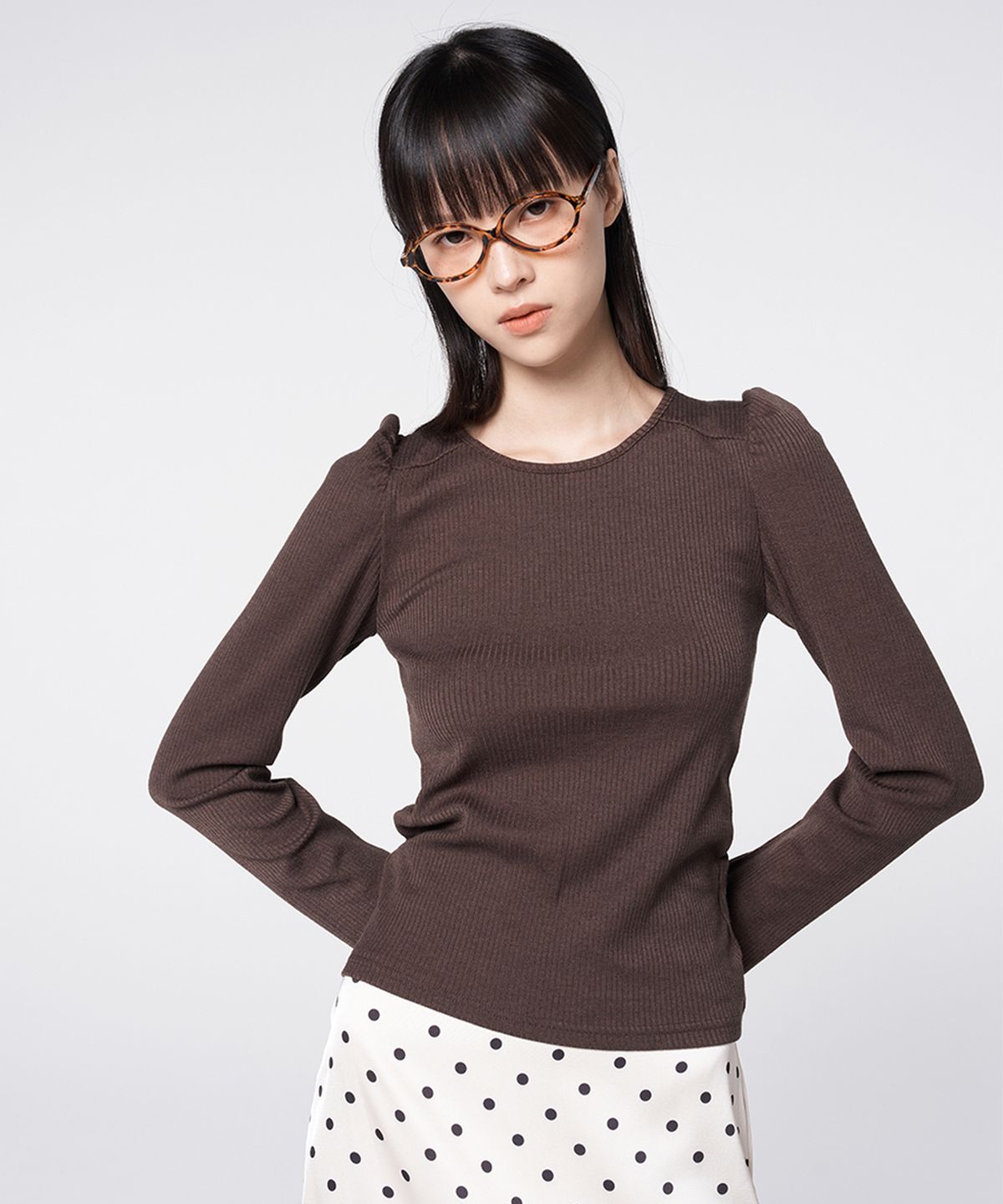 320쇼룸(320SHOWROOM) Scoop Neck Puff Sleeve Ribbed Top Brown