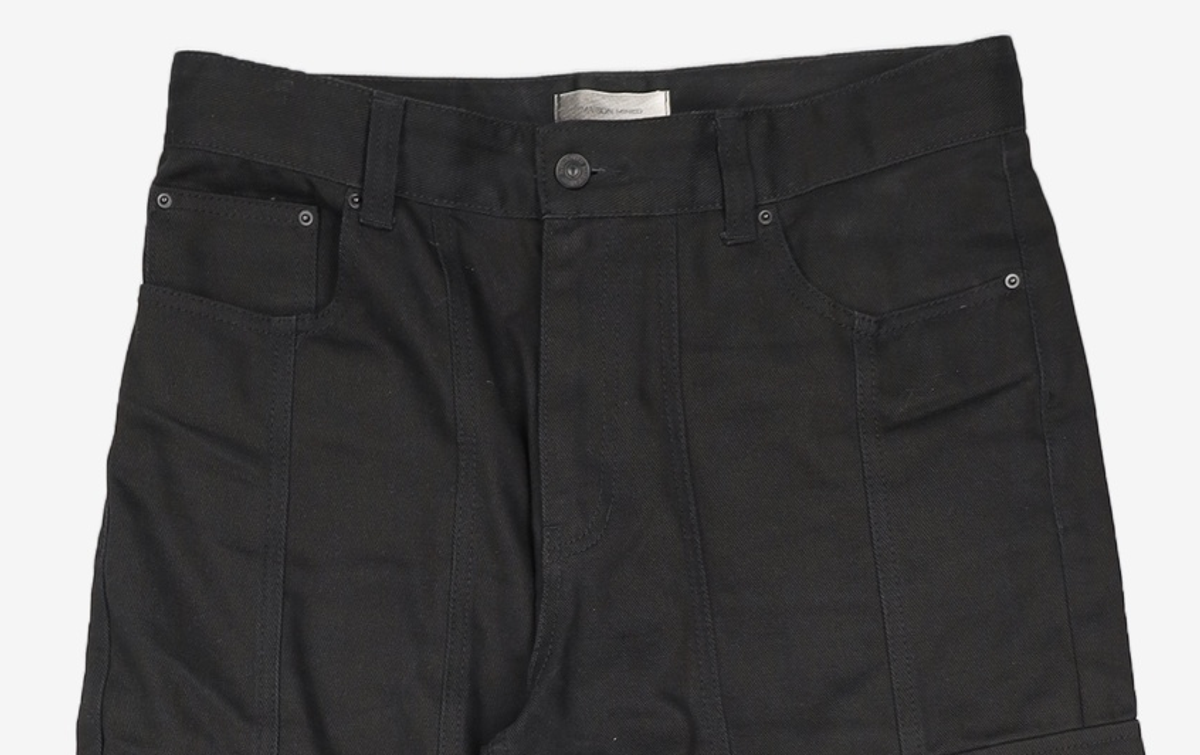 메종미네드(MAISON MINED) HEM BUTTON UTILITY CARGO PANTS BLACK 50
