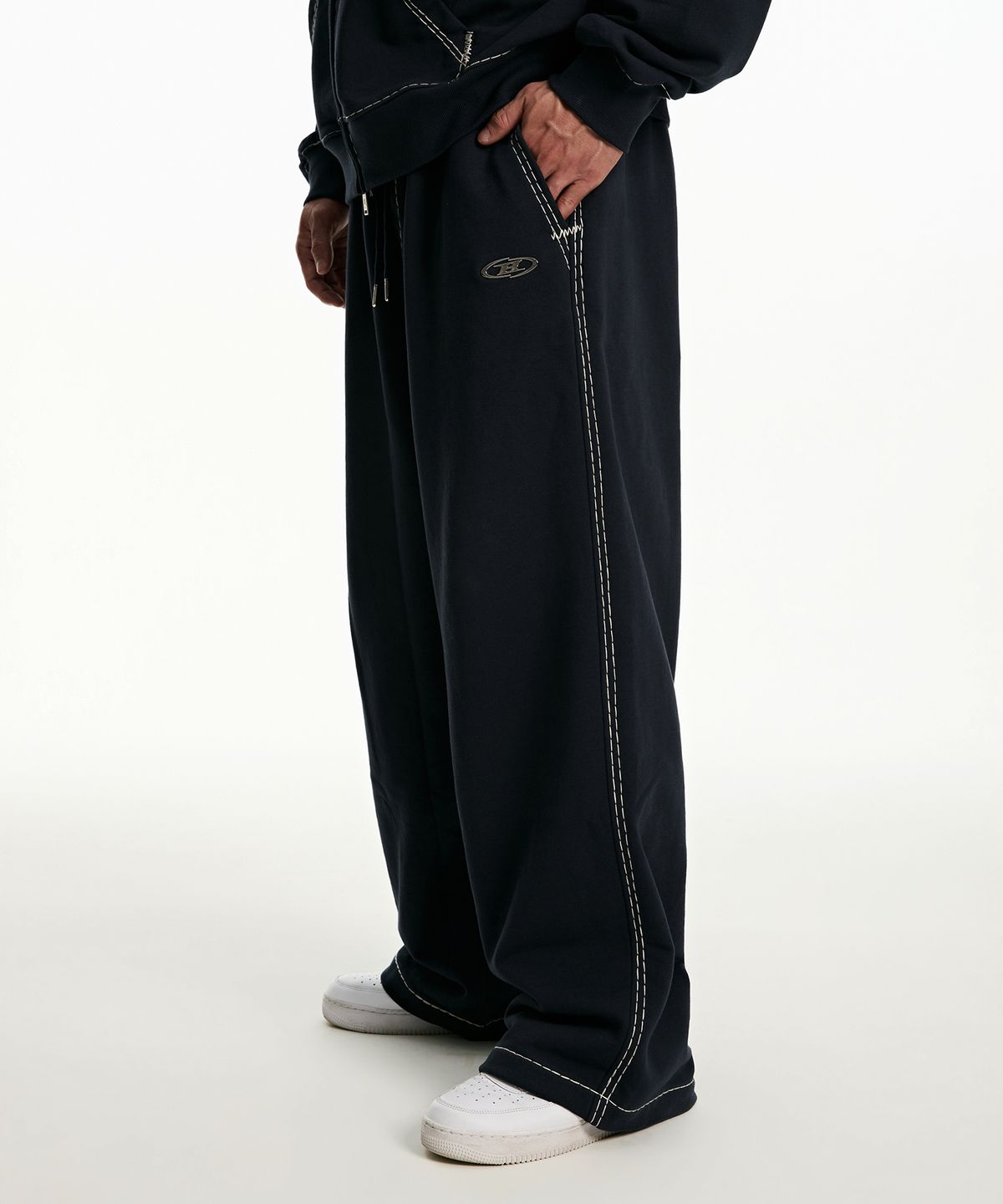 본투윈(BORN TO WIN) CHROME B BOLD LINE SWEAT PANTS [WASHED NAVY]