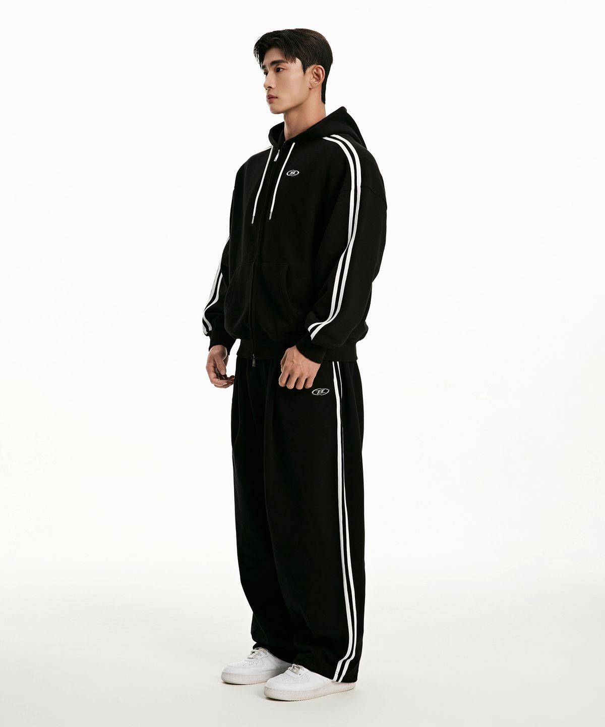 본투윈(BORN TO WIN) CHROME B TRACK LINE MAXI WIDE PANTS [BLACK]