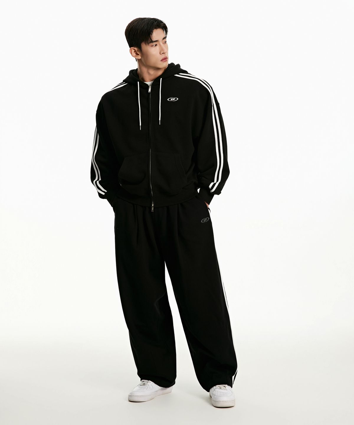 본투윈(BORN TO WIN) CHROME B TRACK LINE MAXI WIDE PANTS [BLACK]