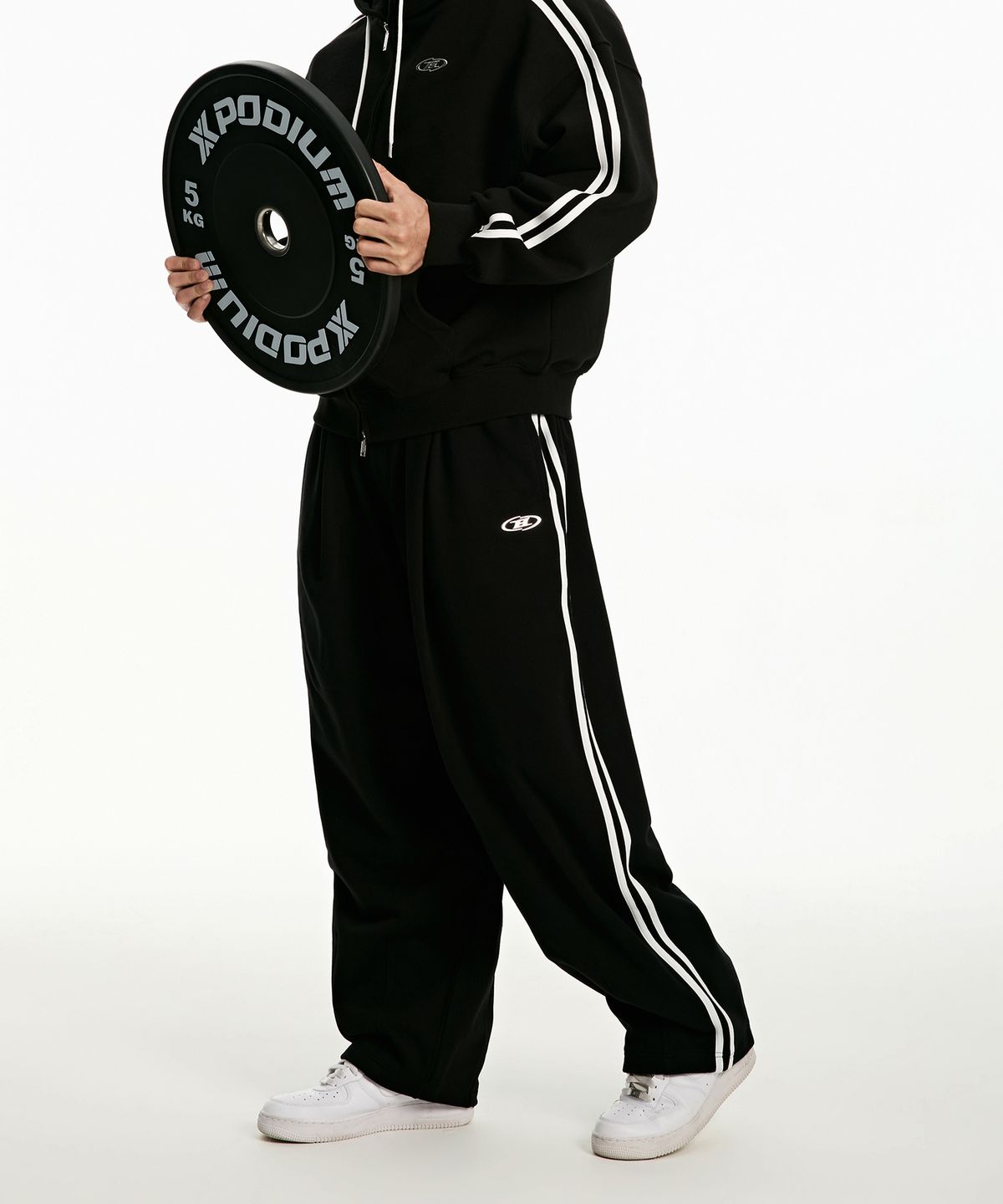 본투윈(BORN TO WIN) CHROME B TRACK LINE MAXI WIDE PANTS [BLACK]