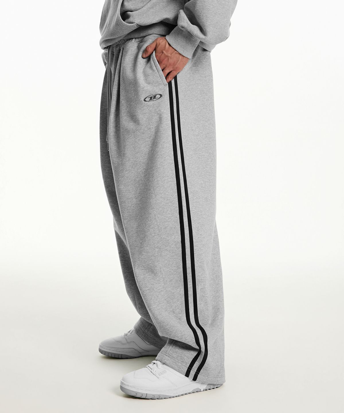 본투윈(BORN TO WIN) CHROME B TRACK LINE MAXI WIDE PANTS [MELANGE GREY]