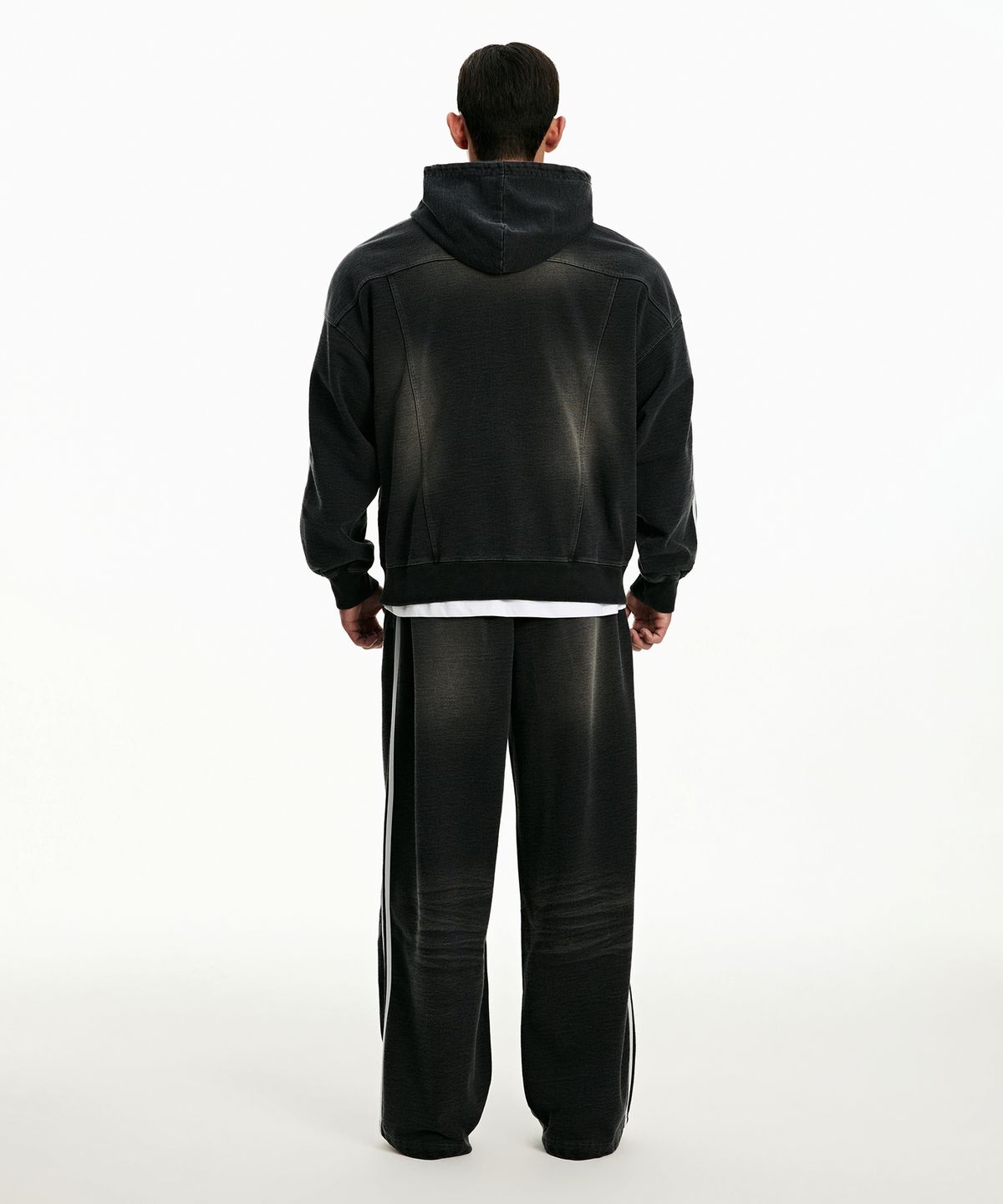 본투윈(BORN TO WIN) DENIM LIKE TRACK LINE SWEAT PANTS [BLACK DENIM]