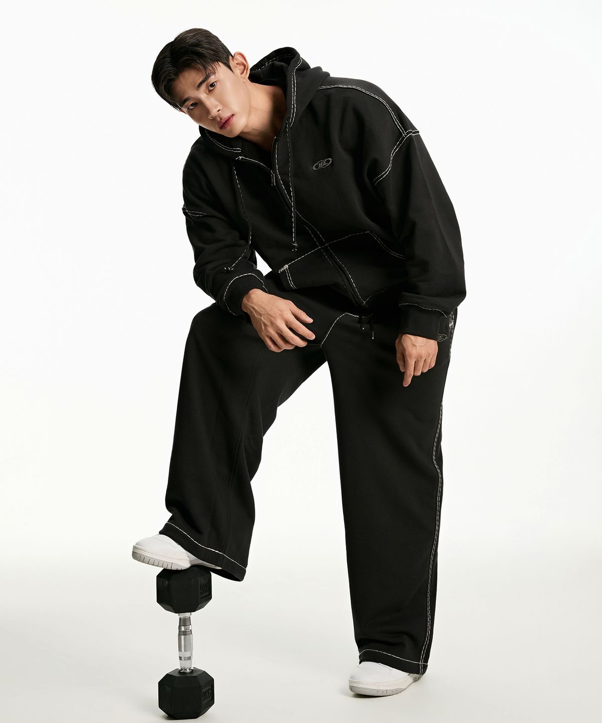 본투윈(BORN TO WIN) CHROME B BOLD LINE HOODIE ZIP-UP [WASHED BLACK]