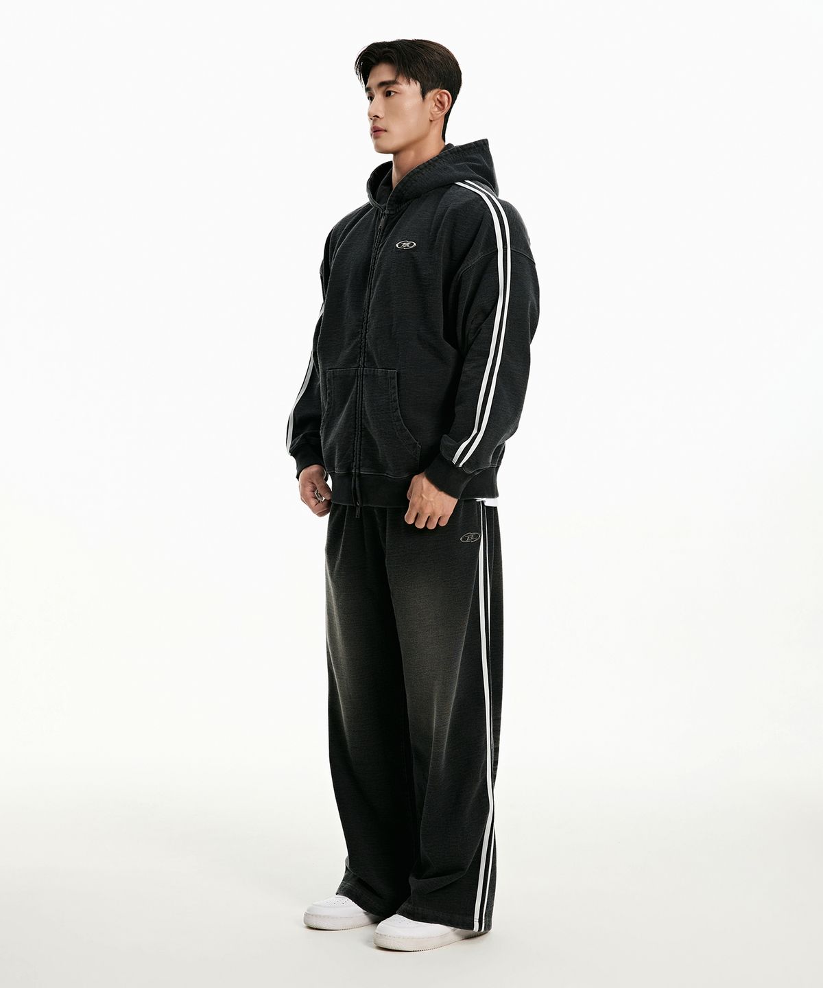 본투윈(BORN TO WIN) DENIM LIKE TRACK LINE HOODIE ZIP-UP [BLACK DENIM]