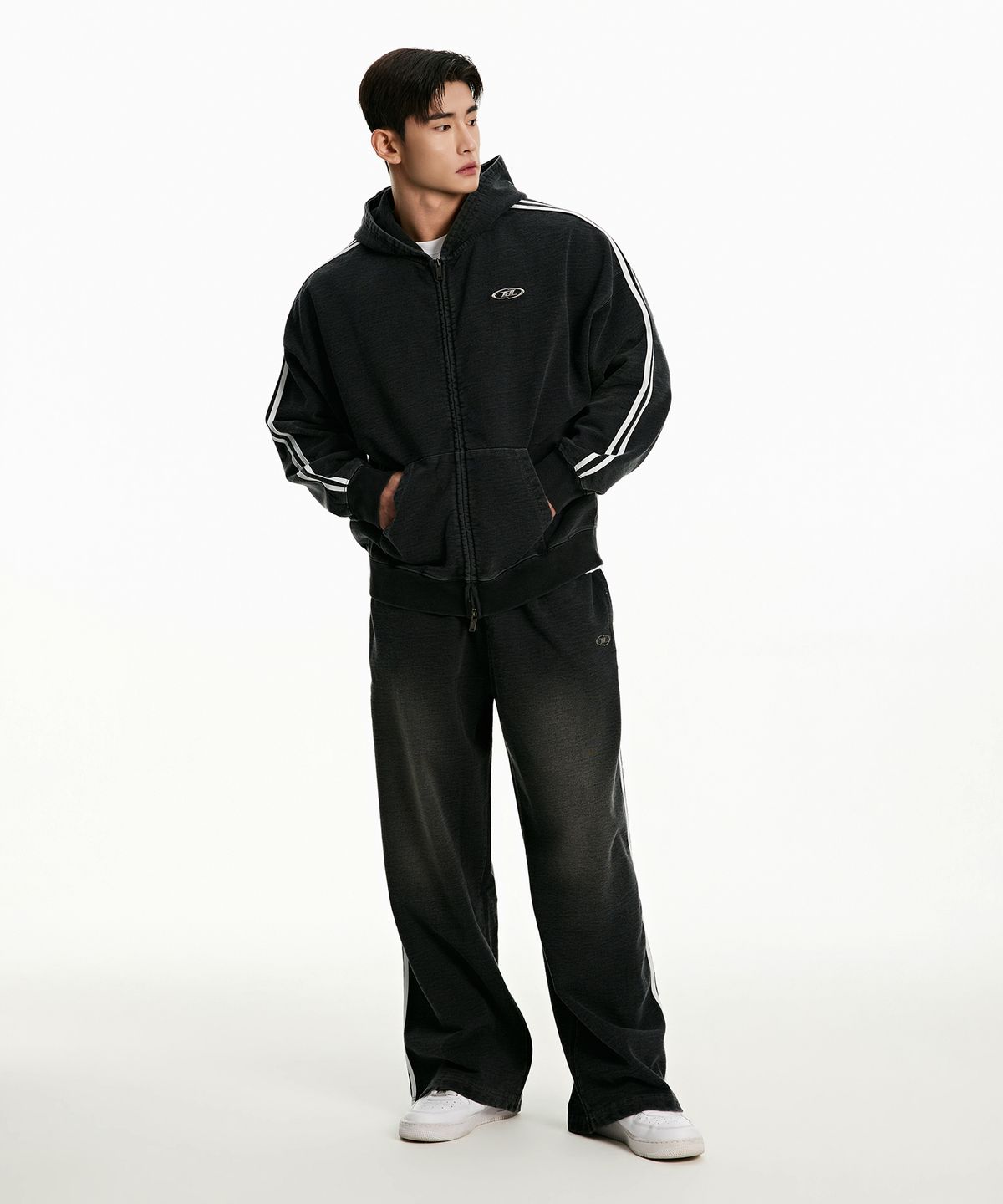 본투윈(BORN TO WIN) DENIM LIKE TRACK LINE HOODIE ZIP-UP [BLACK DENIM]