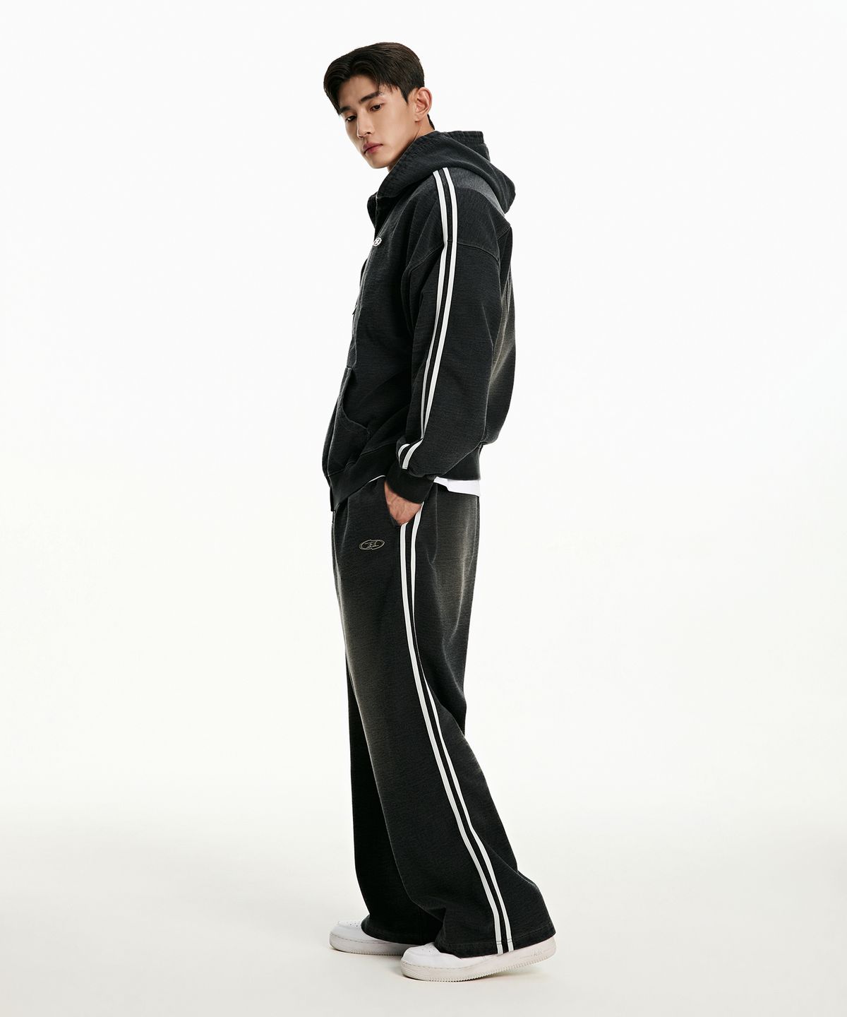 본투윈(BORN TO WIN) DENIM LIKE TRACK LINE HOODIE ZIP-UP [BLACK DENIM]