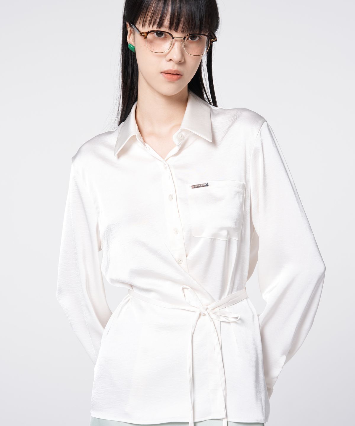 320쇼룸(320SHOWROOM) 2-Way Asymmetric Wrap Satin Shirt Ivory