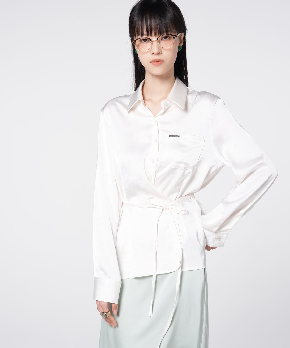 320쇼룸(320SHOWROOM) 2-Way Asymmetric Wrap Satin Shirt Ivory
