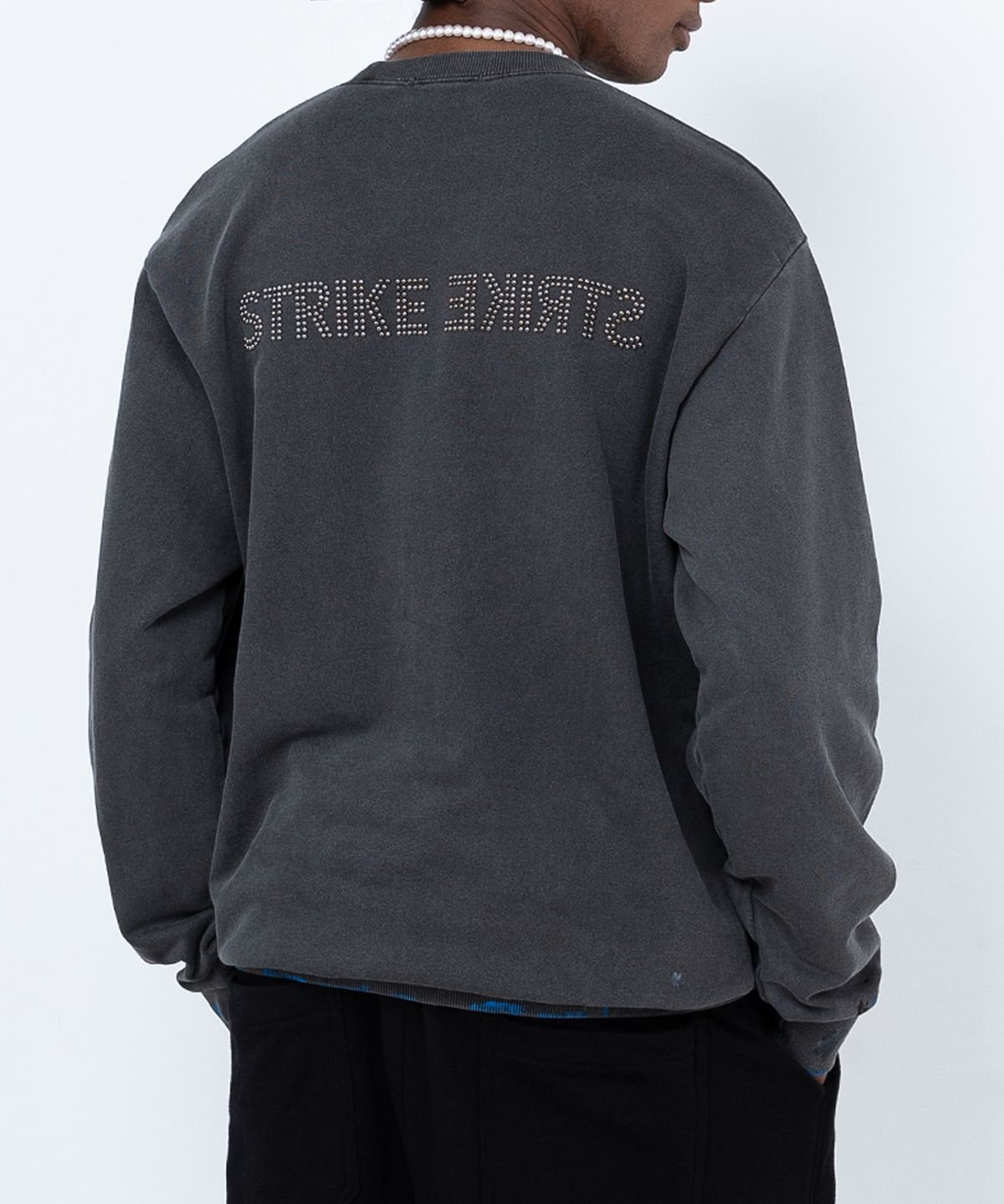 스트라이크(STRIKE) Atelier Washed Studded Sweatshirt (3 COLORS)