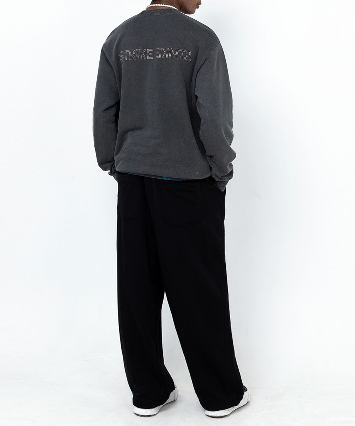 스트라이크(STRIKE) Atelier Washed Studded Sweatshirt (3 COLORS)