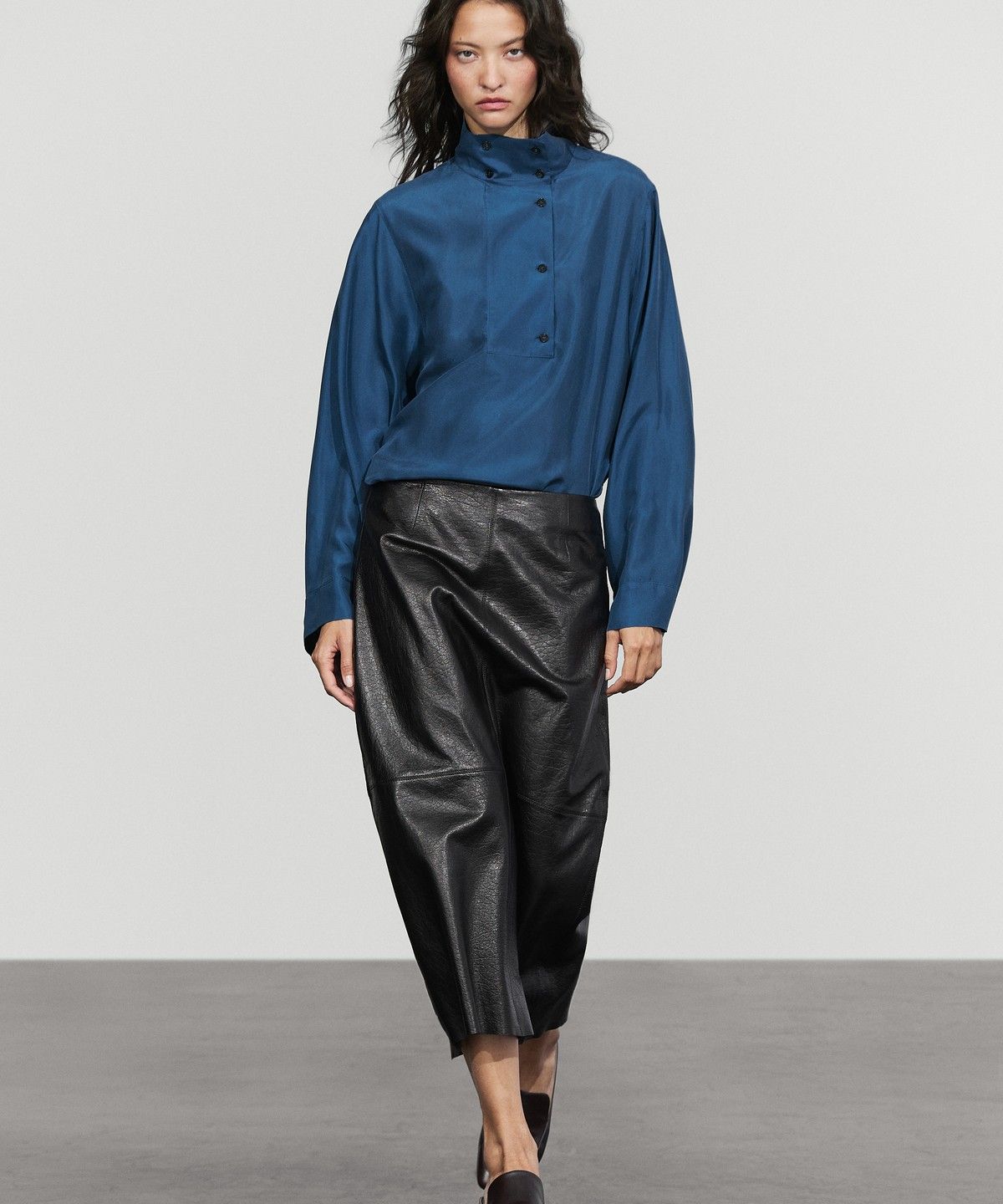 마시모두띠(MASSIMO DUTTI) 100% 멀버리 실크 하이넥 셔츠
