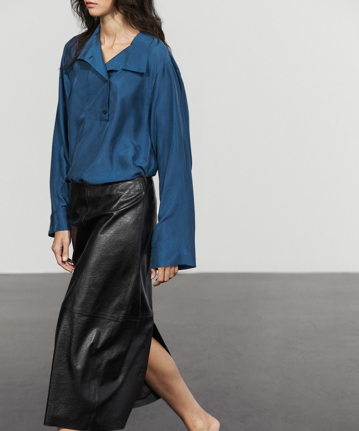 마시모두띠(MASSIMO DUTTI) 100% 멀버리 실크 하이넥 셔츠