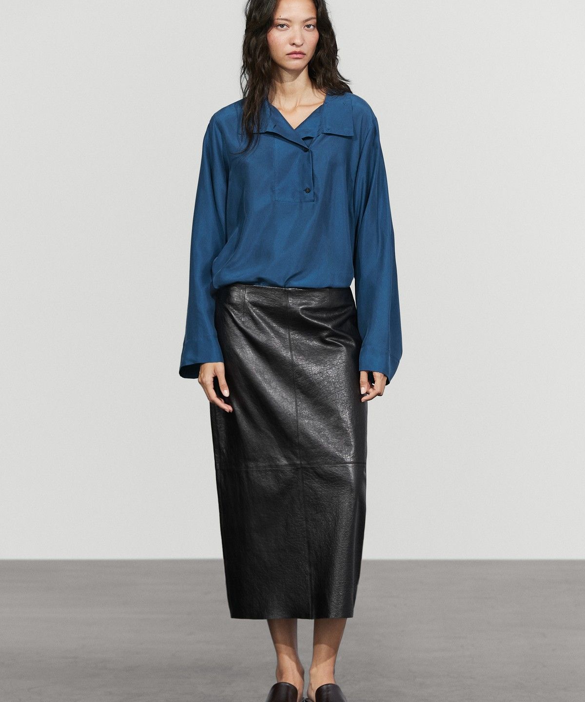 마시모두띠(MASSIMO DUTTI) 100% 멀버리 실크 하이넥 셔츠