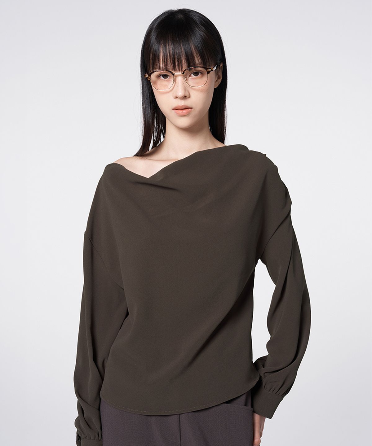 320쇼룸(320SHOWROOM) Draped Neck Long Sleeve Blouse Brown