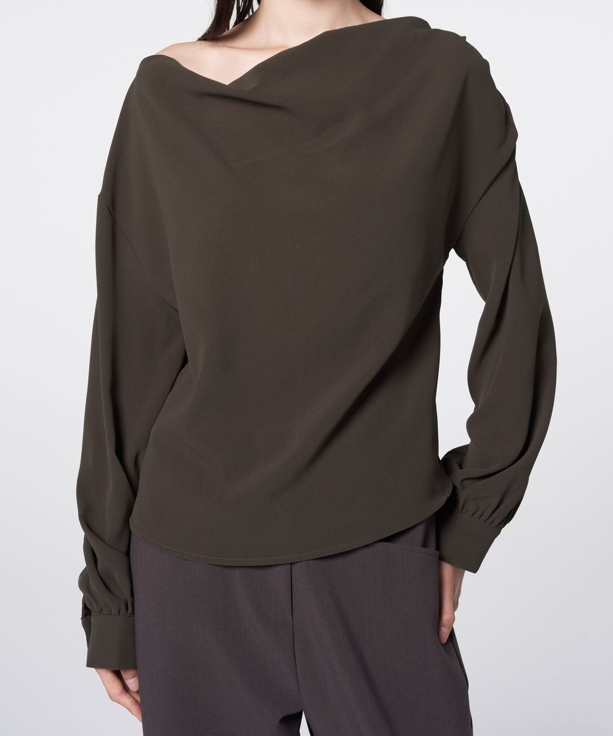 320쇼룸(320SHOWROOM) Draped Neck Long Sleeve Blouse Brown