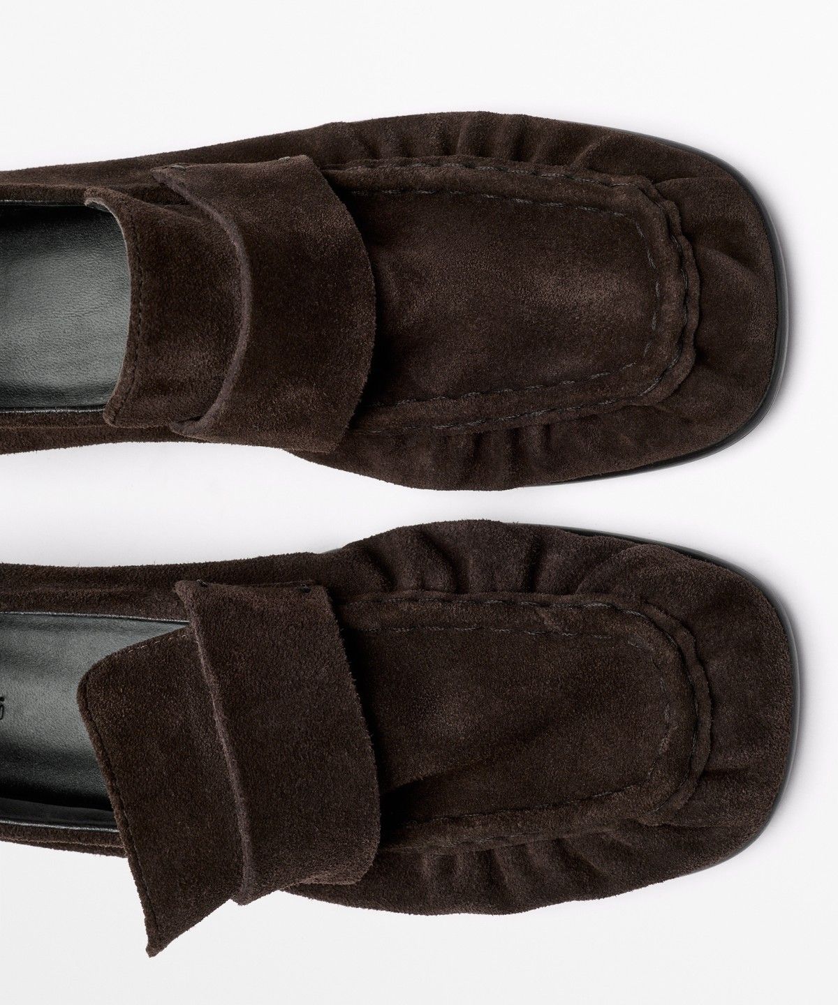 마시모두띠(MASSIMO DUTTI) 셔링 스플릿 스웨이드 로퍼