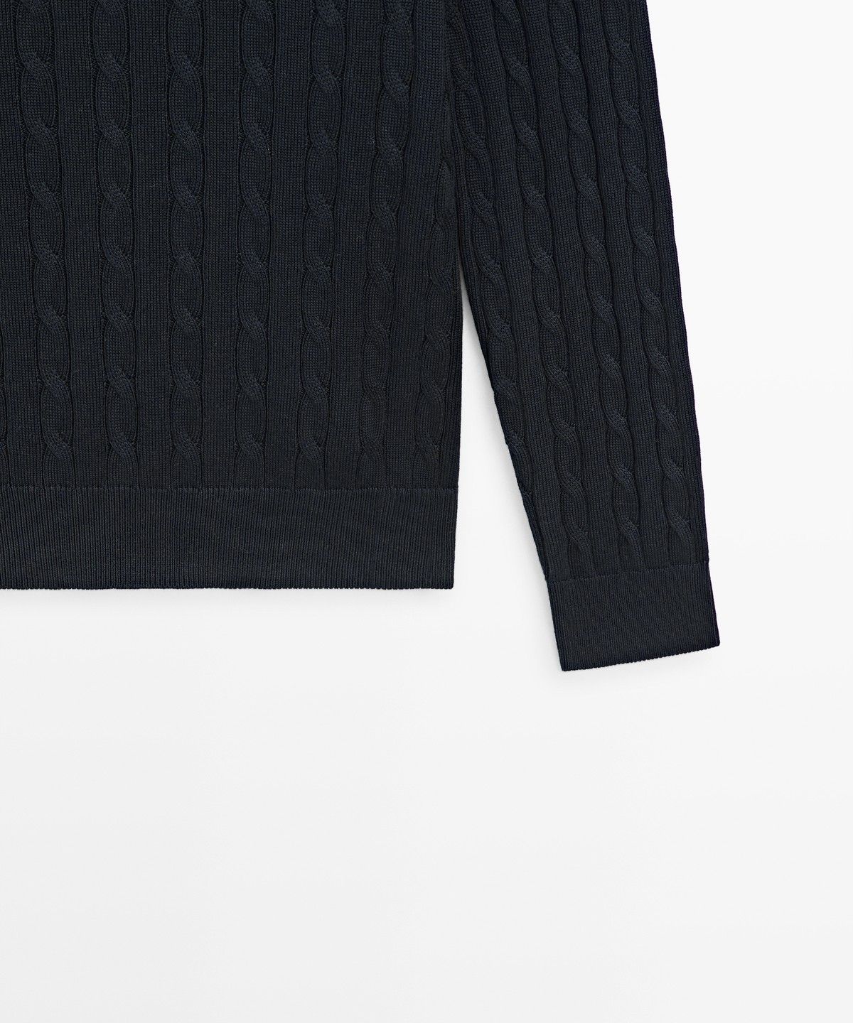 마시모두띠(MASSIMO DUTTI) 케이블 니트 라운드넥 스웨터
