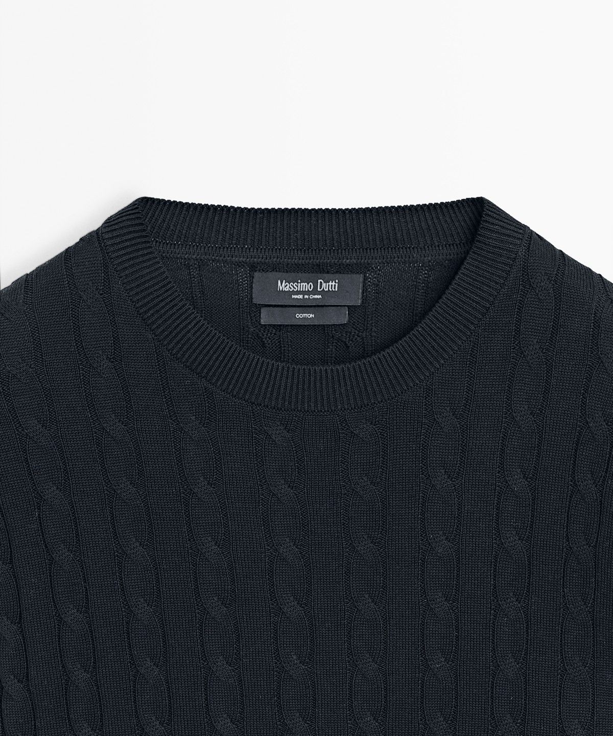 마시모두띠(MASSIMO DUTTI) 케이블 니트 라운드넥 스웨터