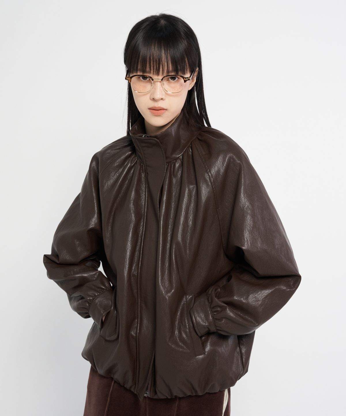 320쇼룸(320SHOWROOM) Shirring Funnel Neck Faux Leather Blouson Jacket Brown(2온스 퀼팅 안감)